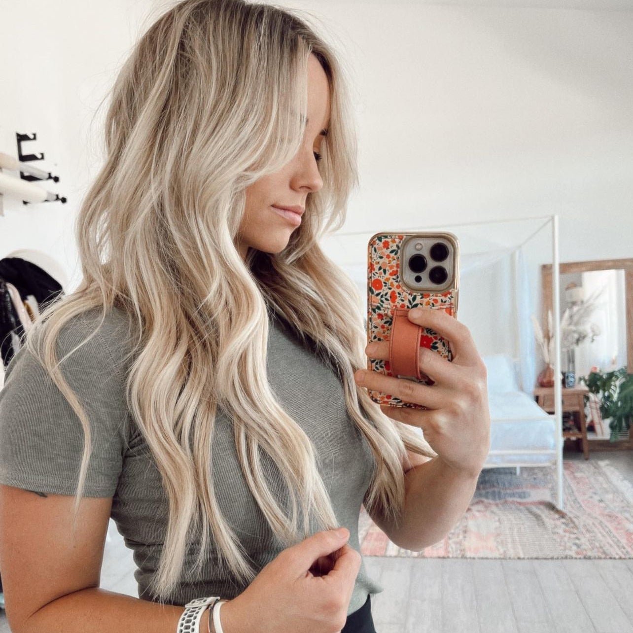 Anne color Siren Hair Extensions featuring a neutral Level 8 base with piano-keyed dimensional blonde ends, including Level 10 neutral and cool/pearl highlights. Perfect for natural blonde styles.